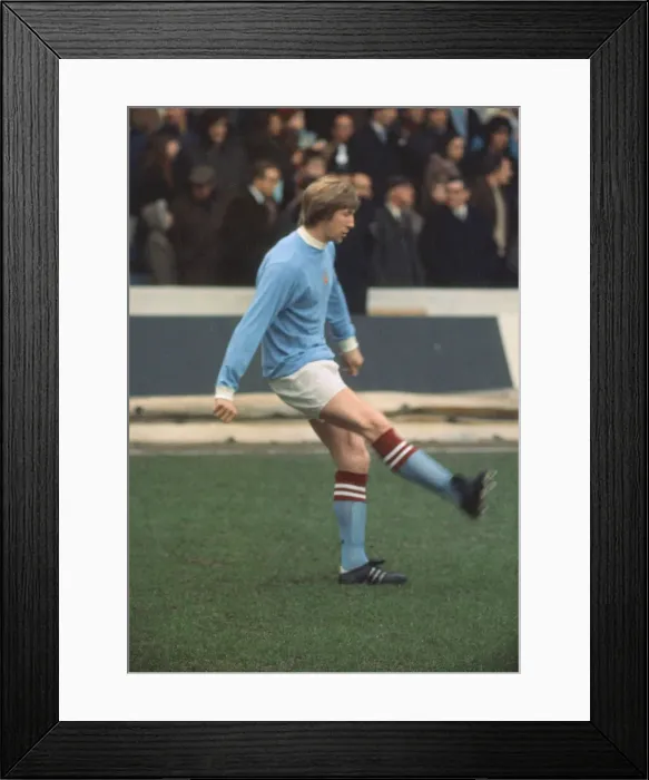 Framed Print : Manchester City 2 v Arsenal 0 First Division one match at Maine Road