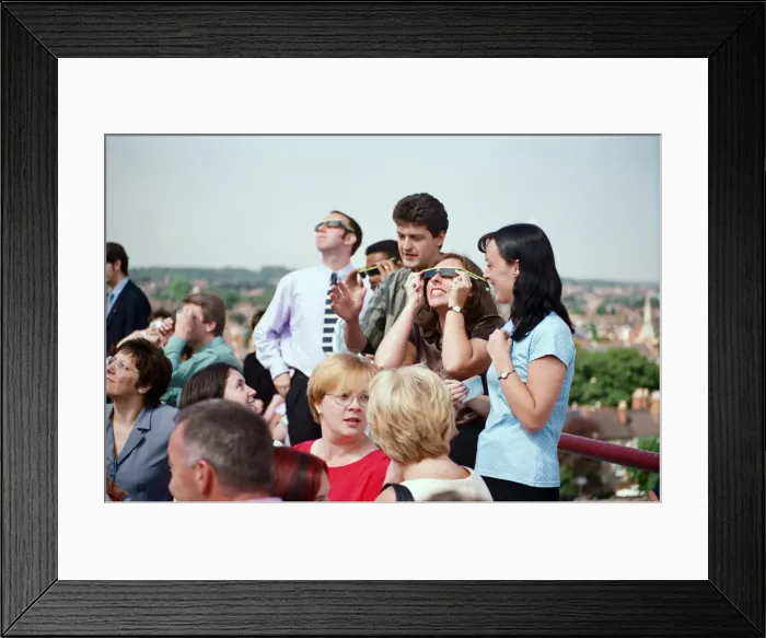 Framed Print : People watching a total solar eclipse at the Civic Centre, Reading. 11th August 1999 Framed Print : People watching a total solar eclipse at the Civic Centre, Reading. 11th August 1999