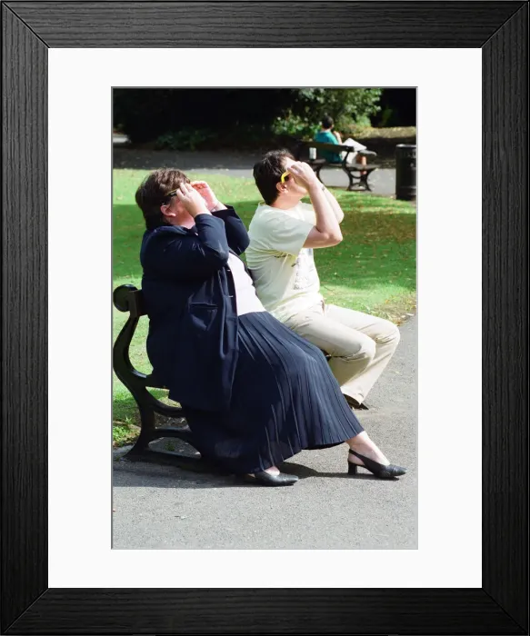 Framed Print : People watching a total solar eclipse at Forbury Gardens, Reading. 11th August 1999