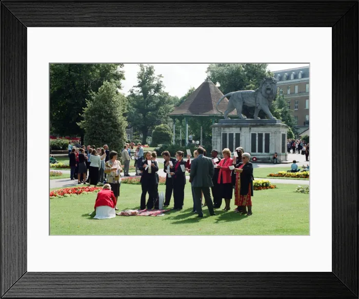Framed Print : People waiting to see a total solar eclipse at Forbury Gardens, Reading. 11th August 1999 Framed Print : People waiting to see a total solar eclipse at Forbury Gardens, Reading. 11th August 1999