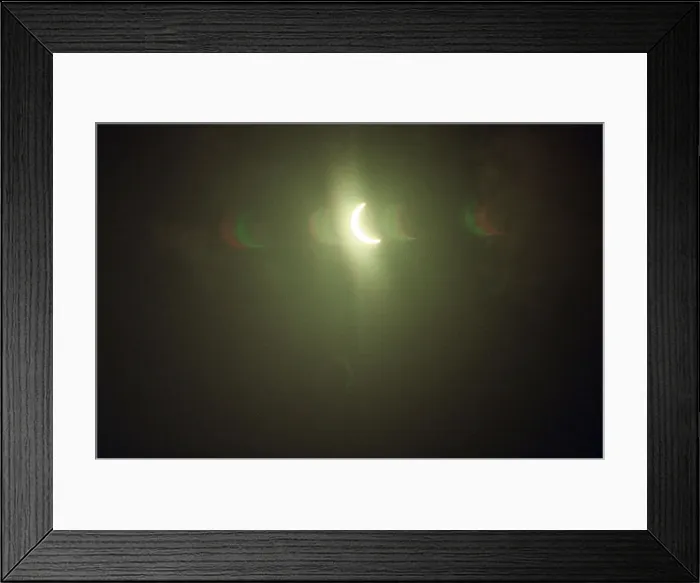 Framed Print : The total solar eclipse seen from the Civic Centre, Reading. 11th August 1999 Framed Print : The total solar eclipse seen from the Civic Centre, Reading. 11th August 1999
