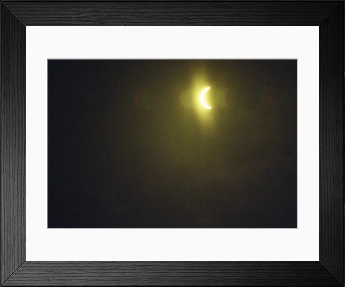 Framed Print : The total solar eclipse seen from the Civic Centre, Reading. 11th August 1999 Framed Print : The total solar eclipse seen from the Civic Centre, Reading. 11th August 1999