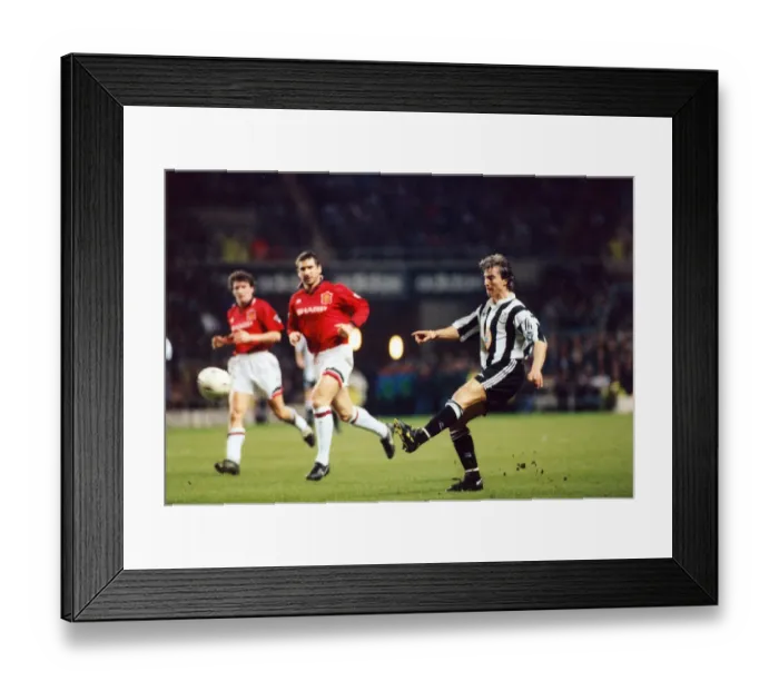Framed Print : Newcastle 0 -1 Manchester United, Premier League match held at St James Park