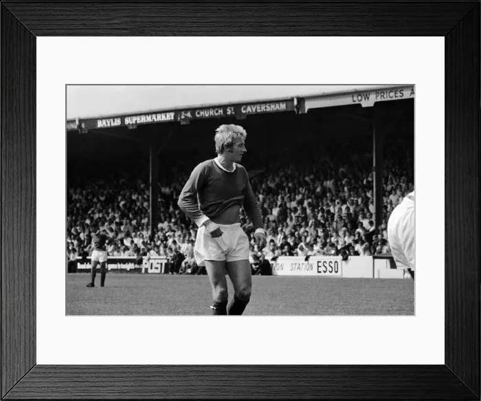 Framed Print : Reading 2-3 Manchester United, Watney Cup match at Elm Park, Saturday 1st August 1970 Framed Print : Reading 2-3 Manchester United, Watney Cup match at Elm Park, Saturday 1st August 1970