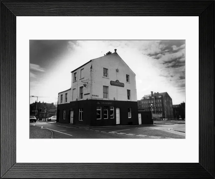 Framed Print : The Strawberry, Public House, Strawberry Lane, Newcastle, 15th April 1988 Framed Print : The Strawberry, Public House, Strawberry Lane, Newcastle, 15th April 1988