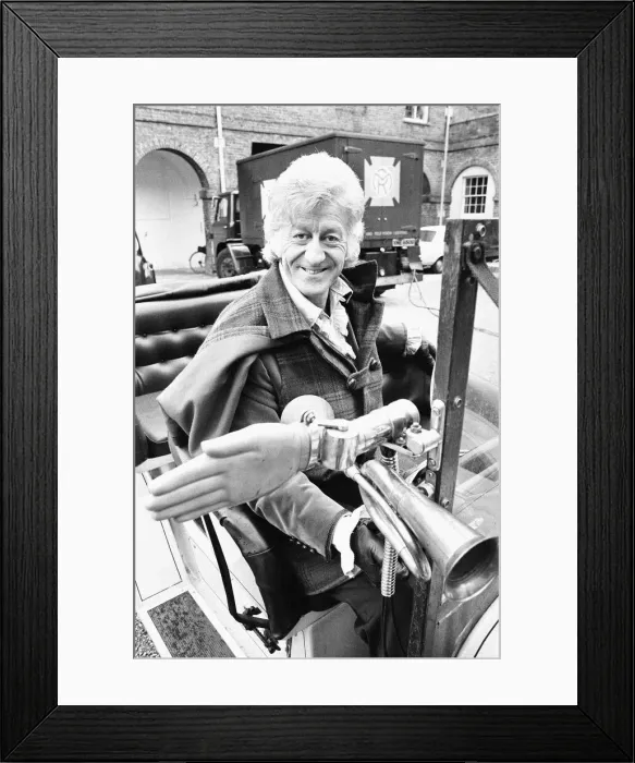 Framed Print : John Pertwee as Dr Who, seen with Bessie the Doctor Framed Print : John Pertwee as Dr Who, seen with Bessie the Doctor