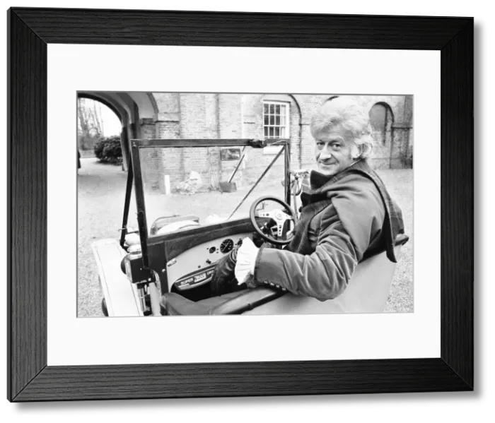 Framed Print : John Pertwee as Dr Who, seen with Bessie the Doctor Framed Print : John Pertwee as Dr Who, seen with Bessie the Doctor