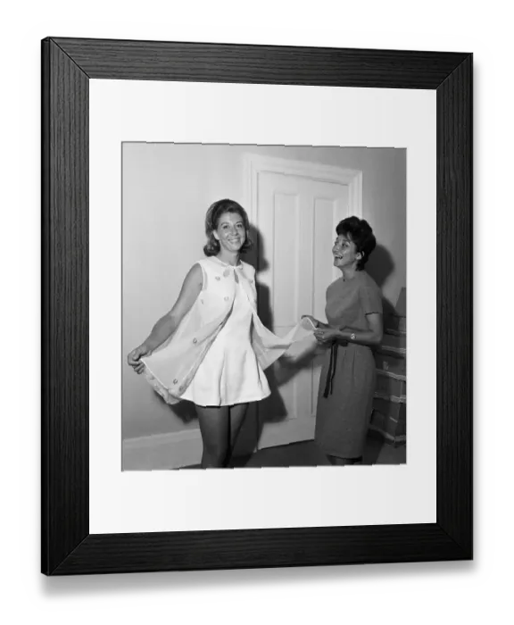 Framed Print : Pre Wimbledon Fashions Photoshoot. Lea Pericoli wearing a princess line tennis Framed Print : Pre Wimbledon Fashions Photoshoot. Lea Pericoli wearing a princess line tennis