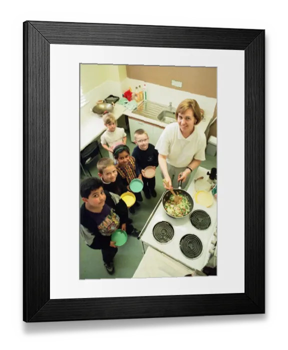 Framed Print : Pupils at Abingdon Road Infants School, Middlesbrough, in the special kitchen learn about Framed Print : Pupils at Abingdon Road Infants School, Middlesbrough, in the special kitchen learn about
