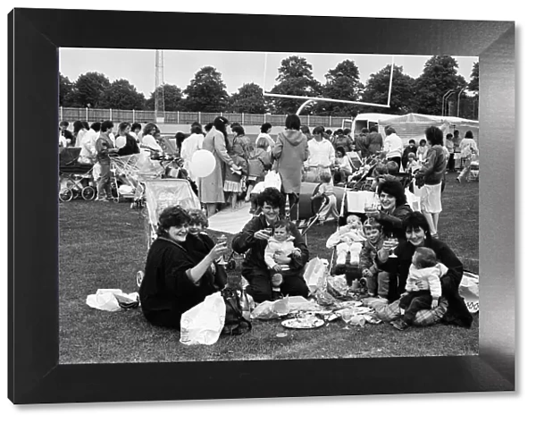 Childrens picnic at Palmer Park, Reading. 20th May 1987