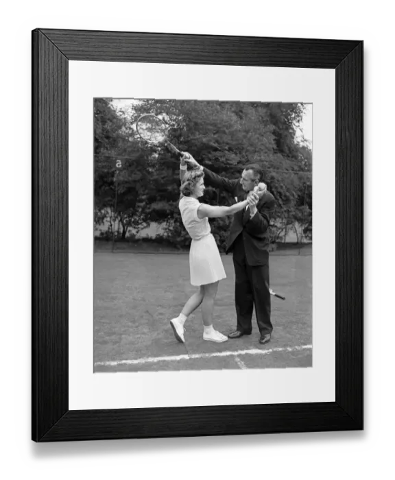 Framed Print : Fred Perry instructing Russian tennis players. 3rd July 1956