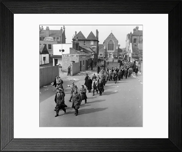 Framed Print : Crowds queue at Tottenham Football Club for tickets for the FA Cup Semi Final v Framed Print : Crowds queue at Tottenham Football Club for tickets for the FA Cup Semi Final v