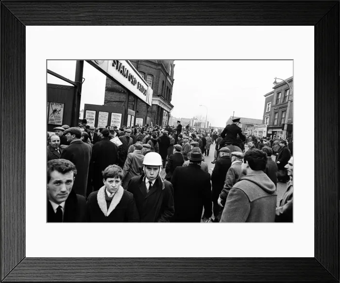 Framed Print : Scenes outside Stamford Bridge stadium half an hour before a match between Chelsea v Framed Print : Scenes outside Stamford Bridge stadium half an hour before a match between Chelsea v