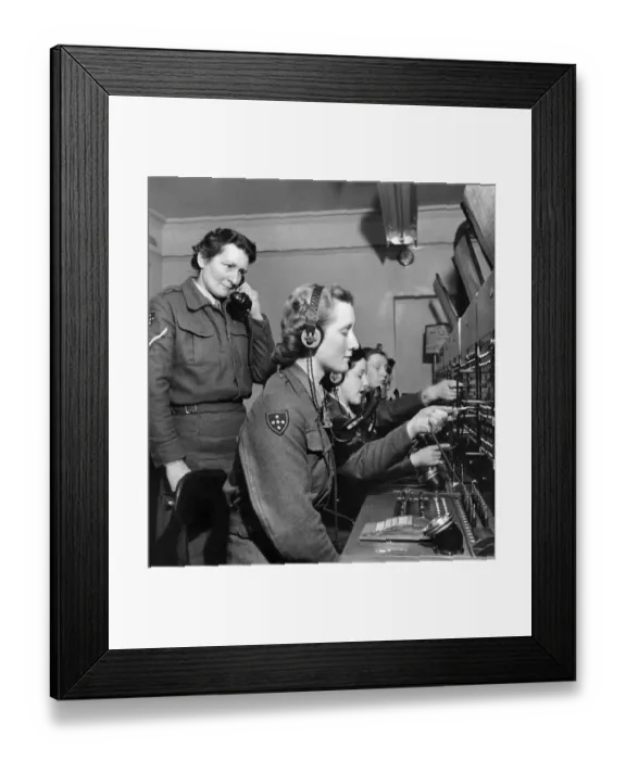 Framed Print : When lance corporal Audrey Harris and pte. Phillipe Harris leave to go on parade t Rev. C