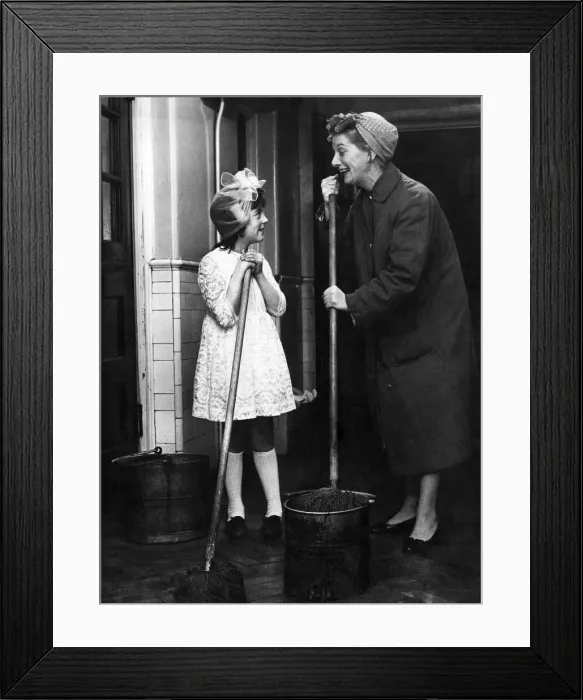 Framed Print : Members of Granada TVs Coronation St cast today visited the Remedial Teaching Centre Framed Print : Members of Granada TVs Coronation St cast today visited the Remedial Teaching Centre