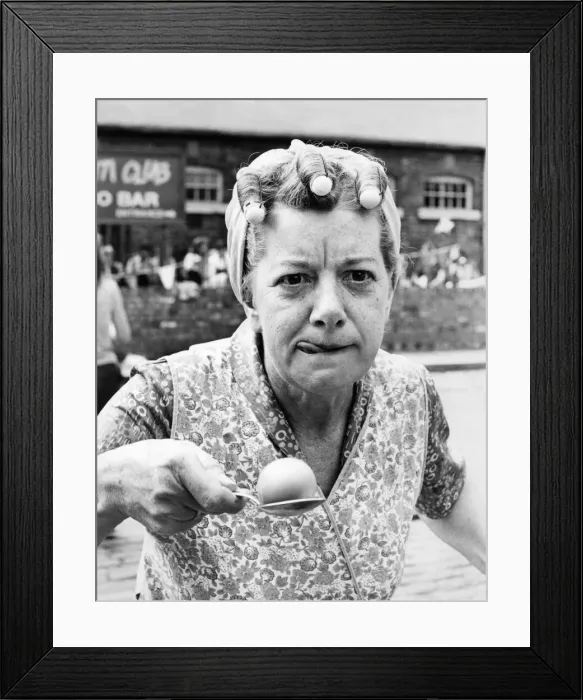 Framed Print : Entertainment: Television actress Jean Alexander who plays Hilda Ogden in Coronation Framed Print : Entertainment: Television actress Jean Alexander who plays Hilda Ogden in Coronation