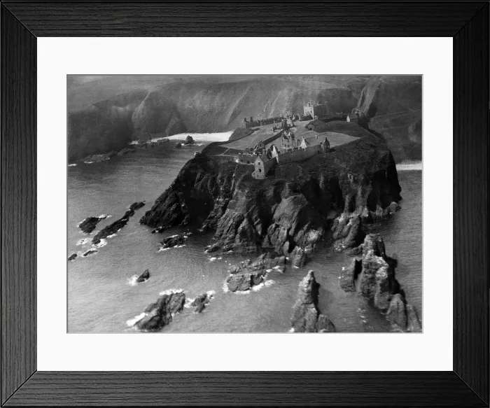 Framed Print : General view of the ruined medieval fortress of Dunnottar Castle near Stonehaven Framed Print : General view of the ruined medieval fortress of Dunnottar Castle near Stonehaven