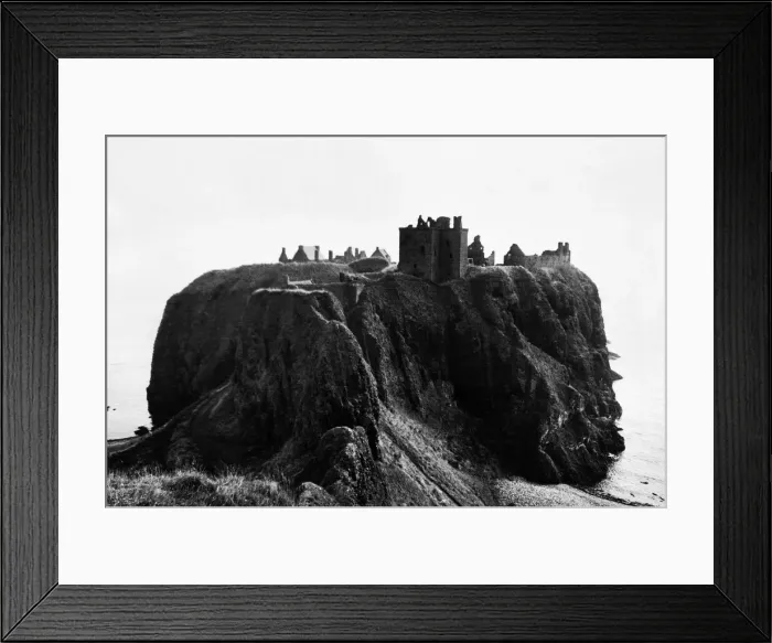 Framed Print : General view of the ruined medieval fortress of Dunnottar Castle near Stonehaven Framed Print : General view of the ruined medieval fortress of Dunnottar Castle near Stonehaven