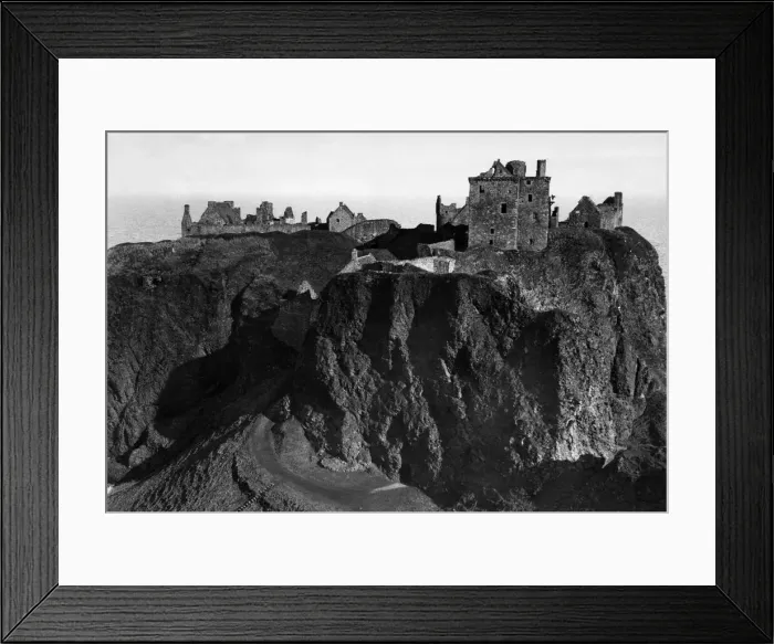 Framed Print : General view of the ruined medieval fortress of Dunnottar Castle near Stonehaven
