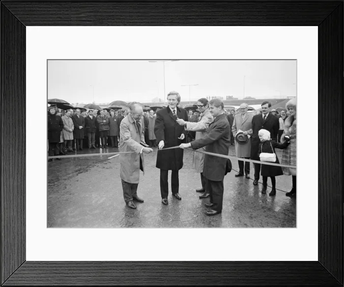 Framed Print : Official Opening of M4 Motorway by Conservative Junior Minister Michael Heseltine