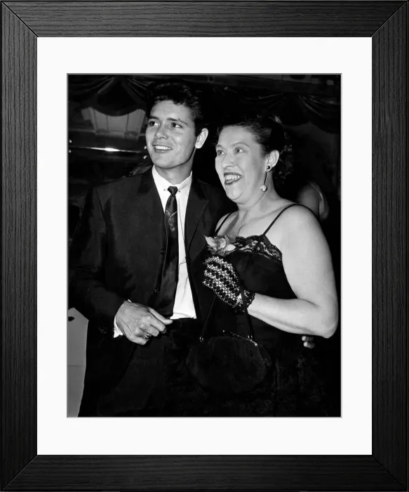 Framed Print : Presentation of the National Television Awards at the Cafe Royal on Sunday (29-7-62) Framed Print : Presentation of the National Television Awards at the Cafe Royal on Sunday (29-7-62)