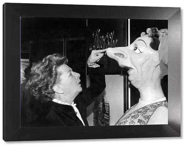 Jean Alexander with a caricatures of Hilda Ogden created by artist Gerald Scarfe