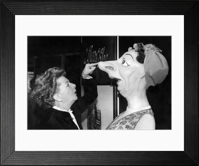 Framed Print : Jean Alexander with a caricatures of Hilda Ogden created by artist Gerald Scarfe Framed Print : Jean Alexander with a caricatures of Hilda Ogden created by artist Gerald Scarfe