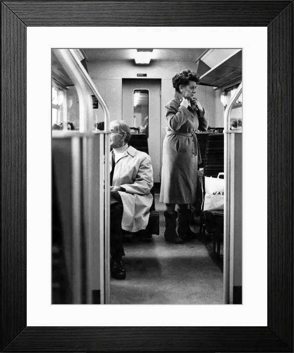 Framed Print : Jean Alexander, Hilda Ogden of Coronation St. commutes between her home town of Southport Framed Print : Jean Alexander, Hilda Ogden of Coronation St. commutes between her home town of Southport