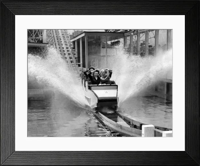 Framed Print : Making a splash at Battersea gardens, London. Photographs shows a merry party of some of Framed Print : Making a splash at Battersea gardens, London. Photographs shows a merry party of some of