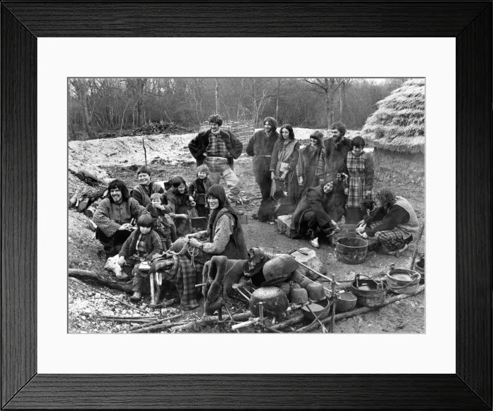 Framed Print : Goodbye Britain!: Six couples and three children cut themselves off Framed Print : Goodbye Britain!: Six couples and three children cut themselves off