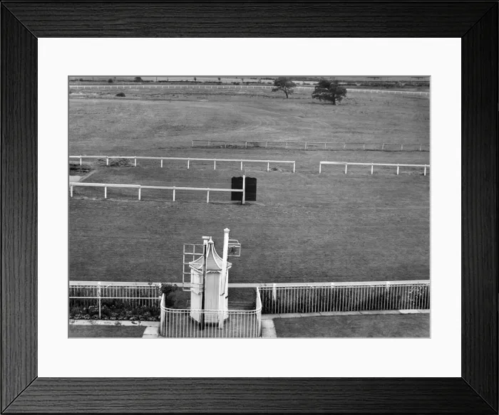 Framed Print : Haydock Park. September 1952 P003352 Framed Print : Haydock Park. September 1952 P003352