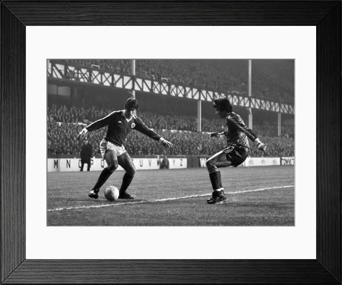 Framed Print : English League Division One match at Goodison Park. Everton 1 v Nottingham Forest 0 Framed Print : English League Division One match at Goodison Park. Everton 1 v Nottingham Forest 0