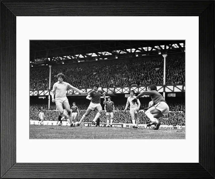 Framed Print : English League Division One match at Goodion Park. Everton 2 v Leeds United 0 Framed Print : English League Division One match at Goodion Park. Everton 2 v Leeds United 0