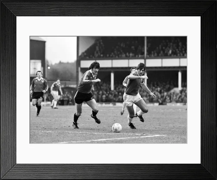 Framed Print : English League Division One match at Goodison Park. Everton 4 v Bristol City 1 Framed Print : English League Division One match at Goodison Park. Everton 4 v Bristol City 1