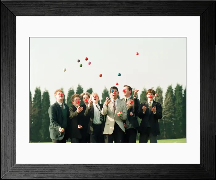 Framed Print : Jason Willis-Lee leads the team of jugglers from King Edward VI Five Ways School in their Framed Print : Jason Willis-Lee leads the team of jugglers from King Edward VI Five Ways School in their