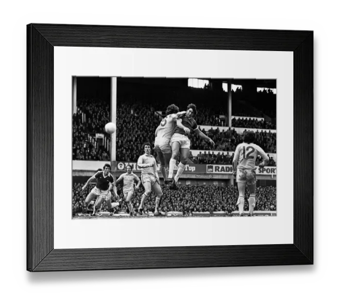 Framed Print : English League Division One match at Goodion Park. Everton 2 v Leeds United 0 Framed Print : English League Division One match at Goodion Park. Everton 2 v Leeds United 0