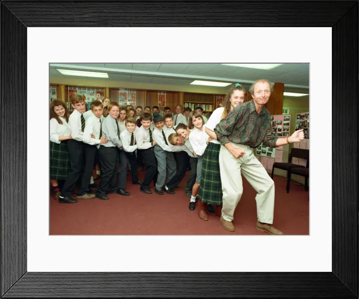 Framed Print : Jasper Carrott receives the £2000 cheque for Comic Relief from pupils at Sir Framed Print : Jasper Carrott receives the £2000 cheque for Comic Relief from pupils at Sir