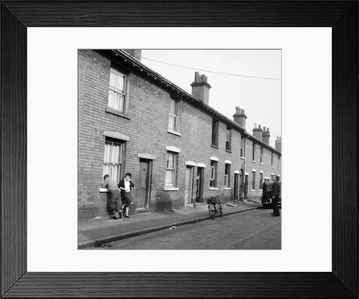Framed Print : Terraced Housing, Smethwick, a town in the Sandwell Metropolitan Borough