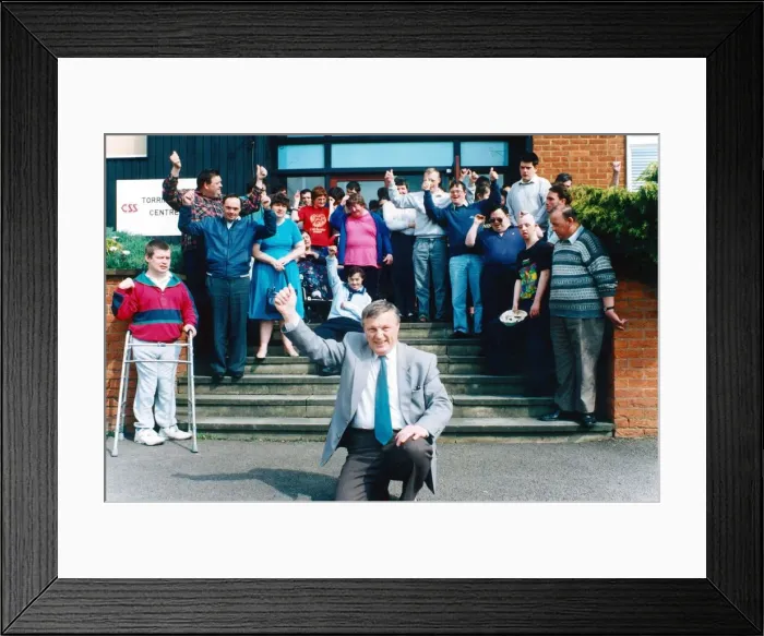Framed Print : Bill Lewis celebrates his 30 years work with members of the Torrington Centre