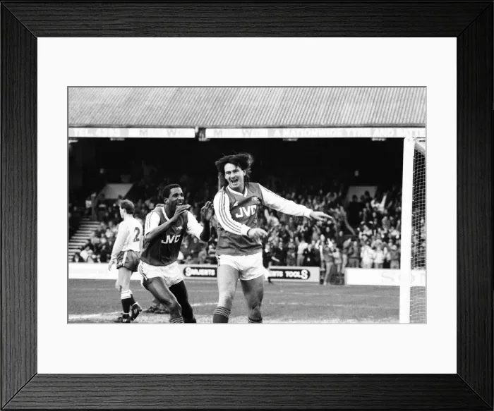 Framed Print : Reading 1-3 Arsenal, FA Cup third round match at Elm Park, Saturday 10th January 1987 Framed Print : Reading 1-3 Arsenal, FA Cup third round match at Elm Park, Saturday 10th January 1987