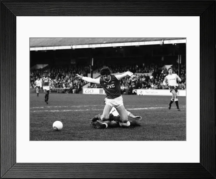 Framed Print : Reading 1-3 Arsenal, FA Cup third round match at Elm Park, Saturday 10th January 1987 Framed Print : Reading 1-3 Arsenal, FA Cup third round match at Elm Park, Saturday 10th January 1987