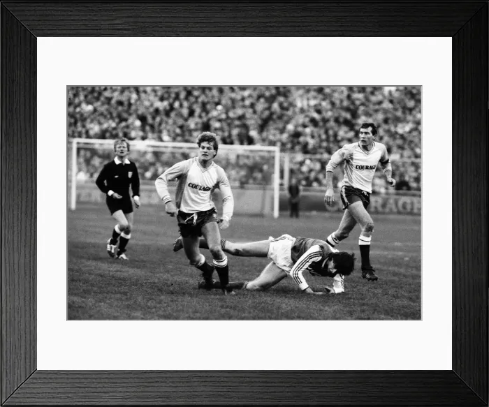 Framed Print : Reading 1-3 Arsenal, FA Cup third round match at Elm Park, Saturday 10th January 1987 Framed Print : Reading 1-3 Arsenal, FA Cup third round match at Elm Park, Saturday 10th January 1987