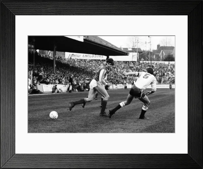 Framed Print : Reading 1-3 Arsenal, FA Cup third round match at Elm Park, Saturday 10th January 1987 Framed Print : Reading 1-3 Arsenal, FA Cup third round match at Elm Park, Saturday 10th January 1987