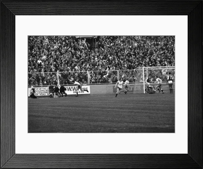 Framed Print : Reading 1-3 Arsenal, FA Cup third round match at Elm Park, Saturday 10th January 1987