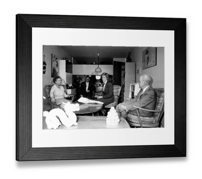 Framed Print : Princess Diana visiting the Boyd Court Guinness Trust Housing Estate, Bracknell Framed Print : Princess Diana visiting the Boyd Court Guinness Trust Housing Estate, Bracknell
