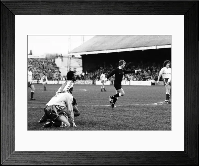Framed Print : Reading 1-3 Arsenal, FA Cup third round match at Elm Park, Saturday 10th January 1987