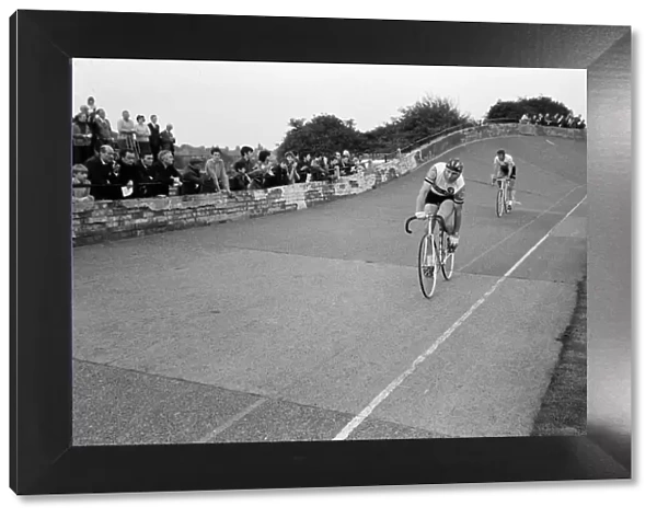 Former World Champion sprint cyclist Reg Harris pictured at the Fallowfield Racing track