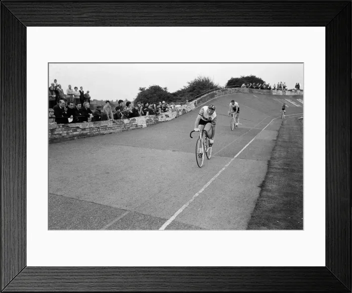 Framed Print : Former World Champion sprint cyclist Reg Harris pictured at the Fallowfield Racing track Framed Print : Former World Champion sprint cyclist Reg Harris pictured at the Fallowfield Racing track