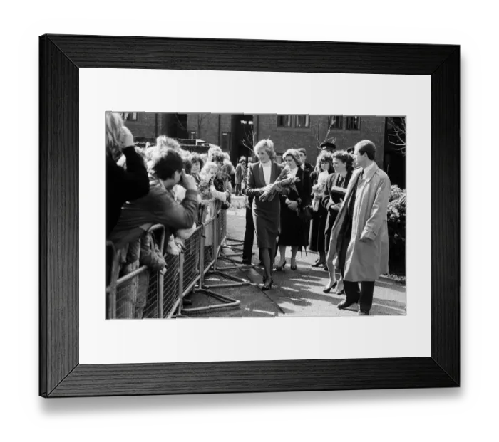 Framed Print : Princess Diana visiting the Boyd Court Guinness Trust Housing Estate, Bracknell Framed Print : Princess Diana visiting the Boyd Court Guinness Trust Housing Estate, Bracknell