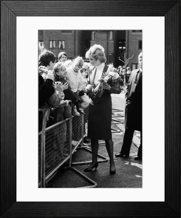 Framed Print : Princess Diana visiting the Boyd Court Guinness Trust Housing Estate, Bracknell Framed Print : Princess Diana visiting the Boyd Court Guinness Trust Housing Estate, Bracknell
